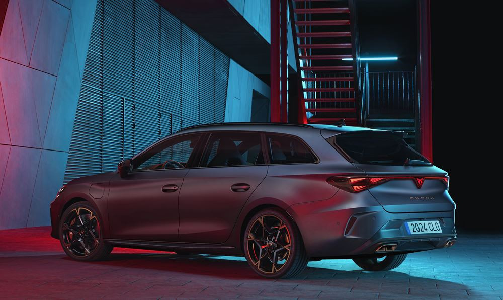 Le break Cupra Leon Sportstourer affiche l'ADN sportif de la marque avec un visage revu