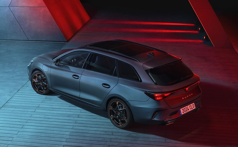 Le break Cupra Leon Sportstourer affiche l'ADN sportif de la marque avec un visage revu