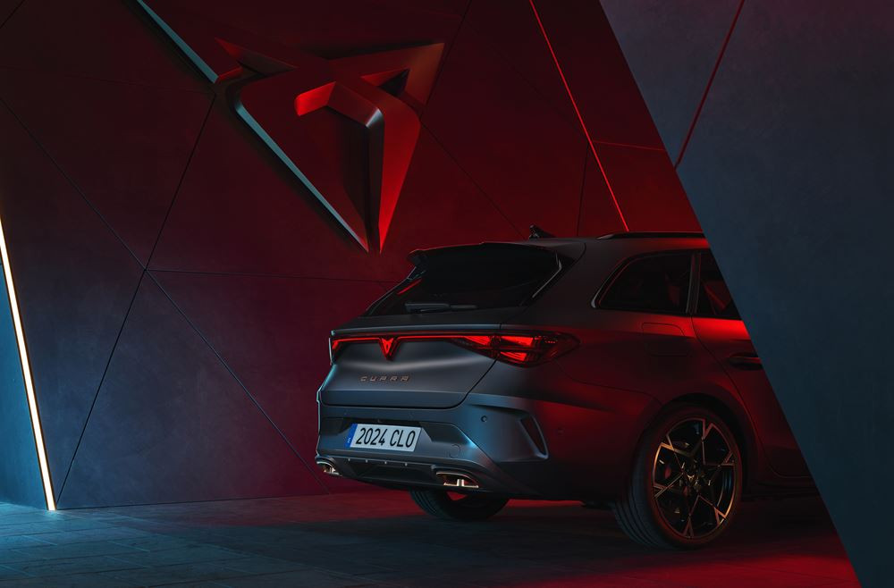 Le break Cupra Leon Sportstourer affiche l'ADN sportif de la marque avec un visage revu