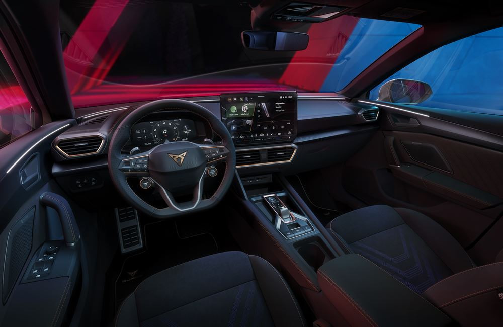 Le break Cupra Leon Sportstourer affiche l'ADN sportif de la marque avec un visage revu