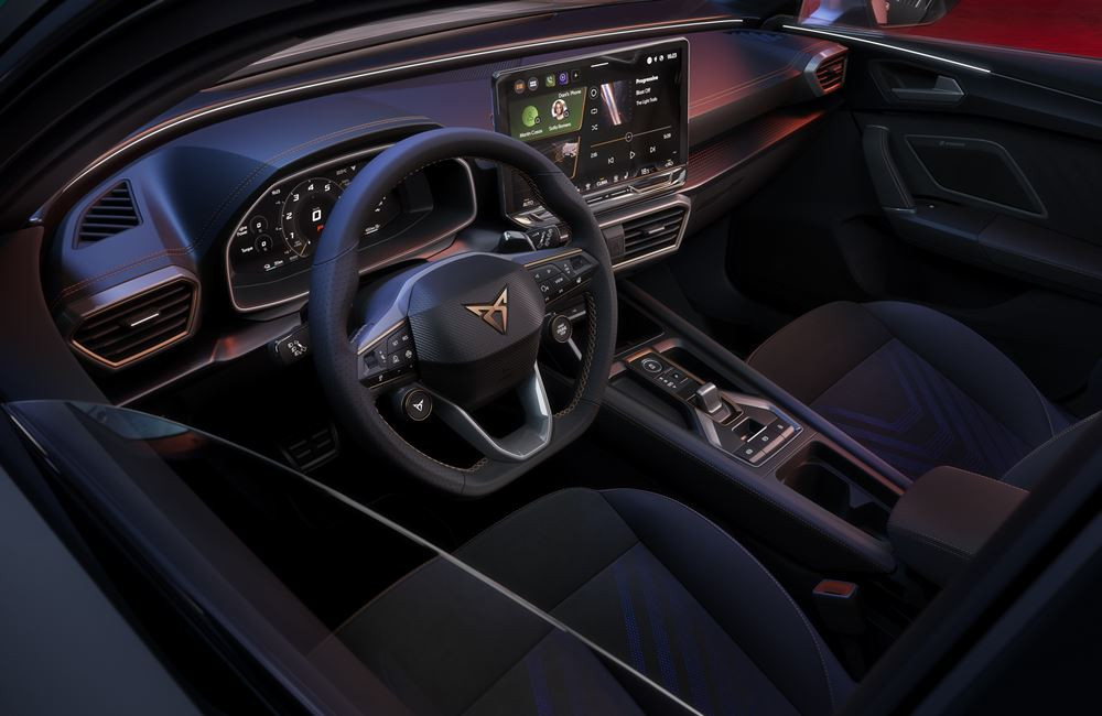 Le break Cupra Leon Sportstourer affiche l'ADN sportif de la marque avec un visage revu