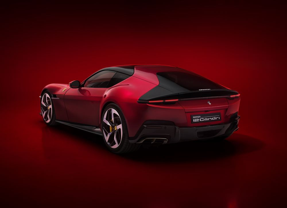 La berlinette deux places Ferrari 12Cilindri incarne l'ADN du Cheval Cabré