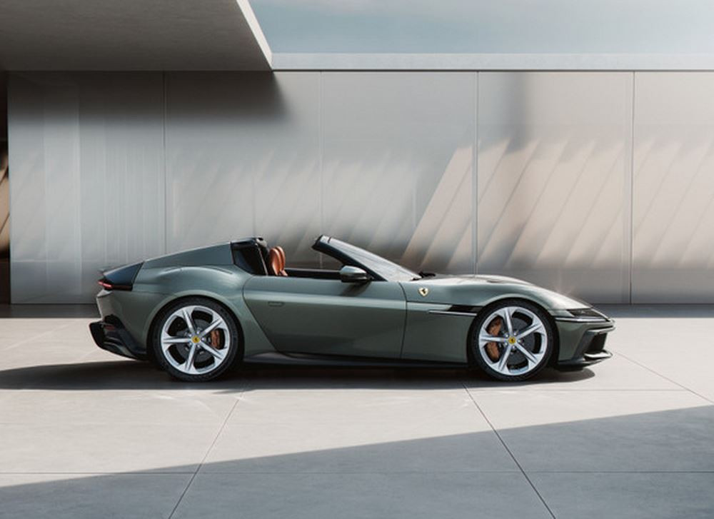 La Ferrari 12Cilindri Spider à V12 atmosphérique central avant est conçue pour la conduite à ciel ouvert