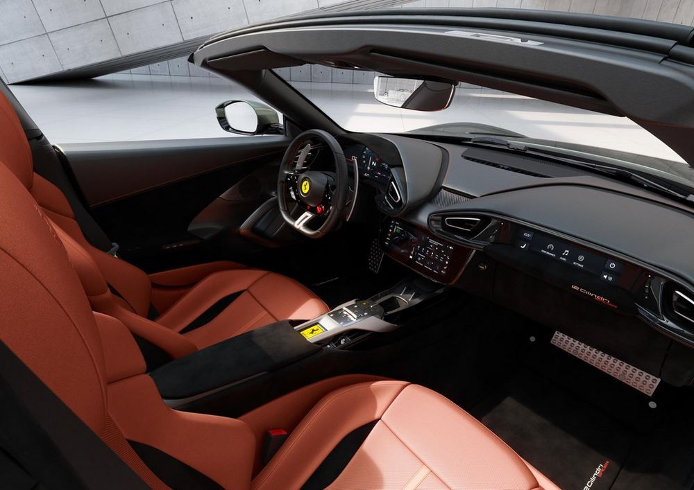 La Ferrari 12Cilindri Spider à V12 atmosphérique central avant est conçue pour la conduite à ciel ouvert