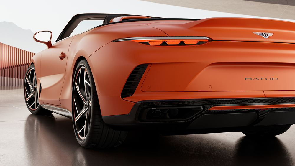 La Bentley Batur Convertible s'inscrit dans la droite ligne du design de la version coupé