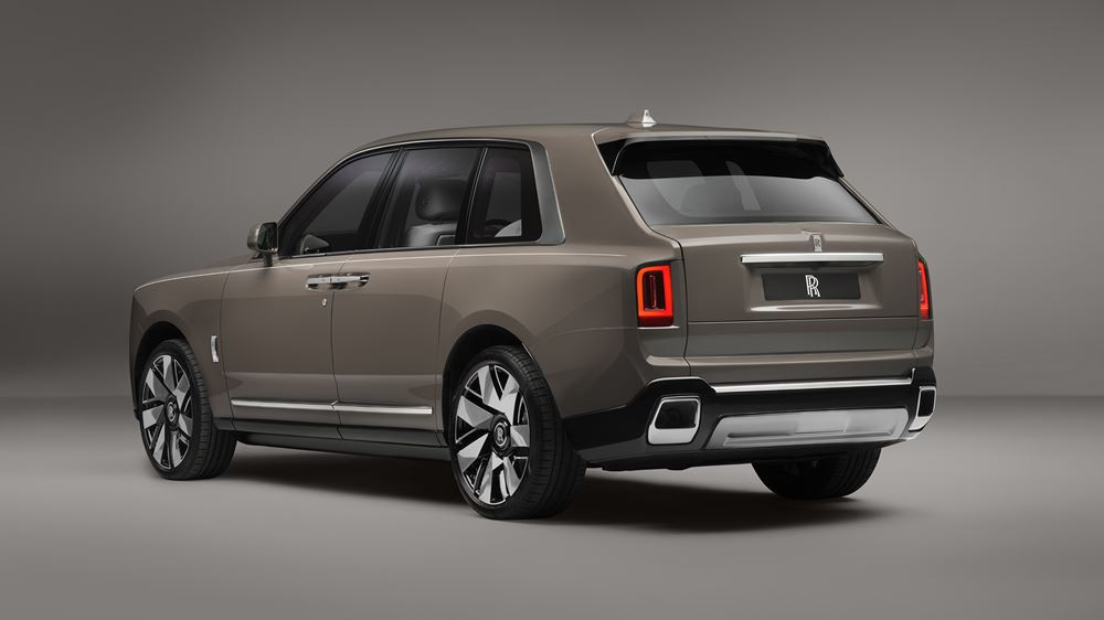Le SUV Rolls-Royce Cullinan restylé répond à l'évolution des codes du luxe