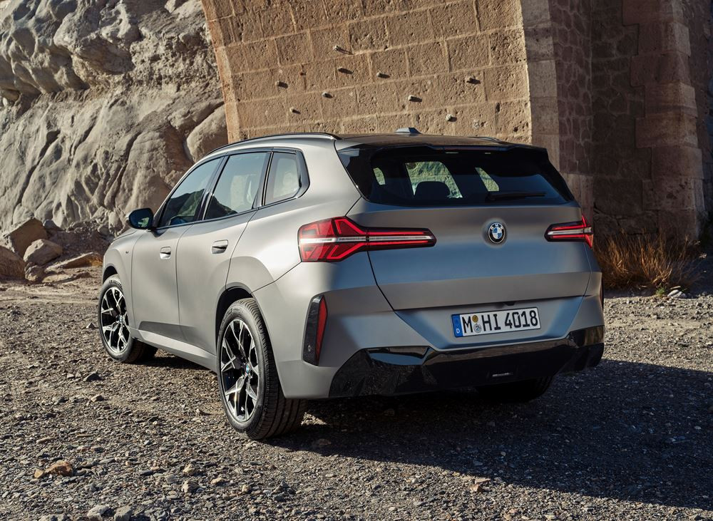 La quatrième génération du SAV BMW X3 affiche un nouveau langage stylistique pour l'extérieur