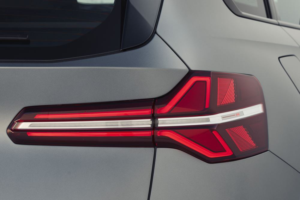 La quatrième génération du SAV BMW X3 affiche un nouveau langage stylistique pour l'extérieur