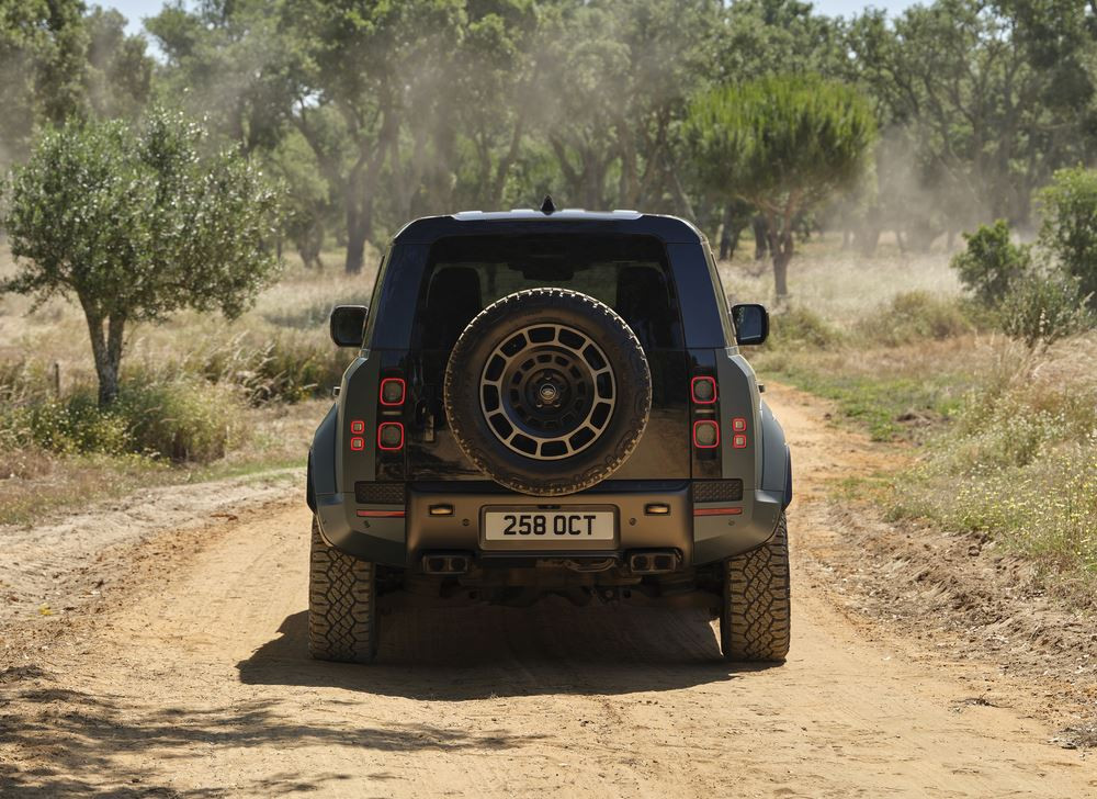 Le tout-terrain haute performance Defender Octa embarque un V8 bi-turbo de 635 ch