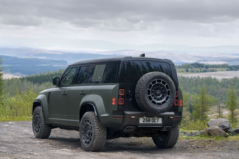 Le tout-terrain haute performance Defender Octa embarque un V8 bi-turbo de 635 ch