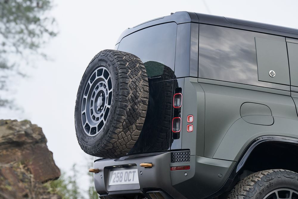 Le tout-terrain haute performance Defender Octa embarque un V8 bi-turbo de 635 ch
