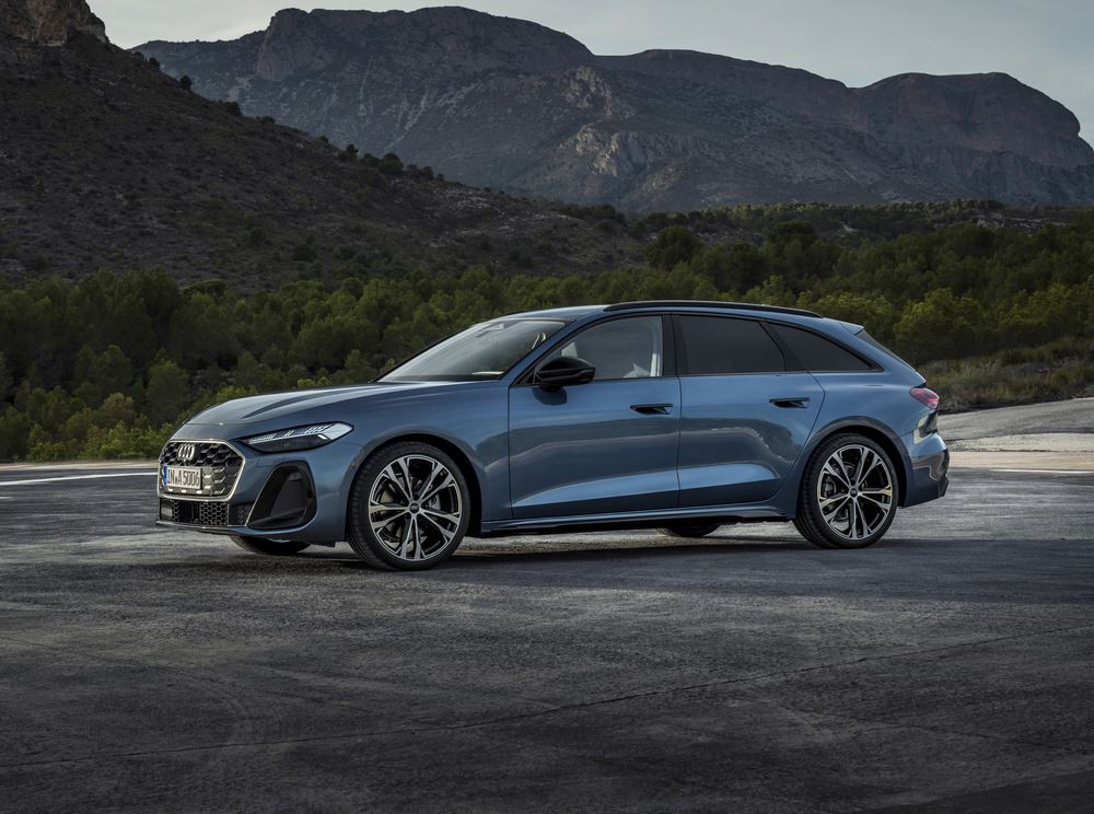 L'Audi A5 Avant affiche une ligne de toit dynamique qui recouvre une lunette arrière plate