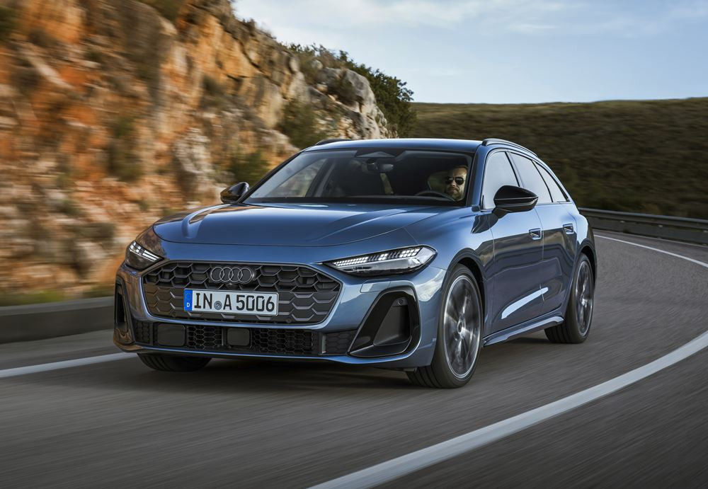 L'Audi A5 Avant affiche une ligne de toit dynamique qui recouvre une lunette arrière plate