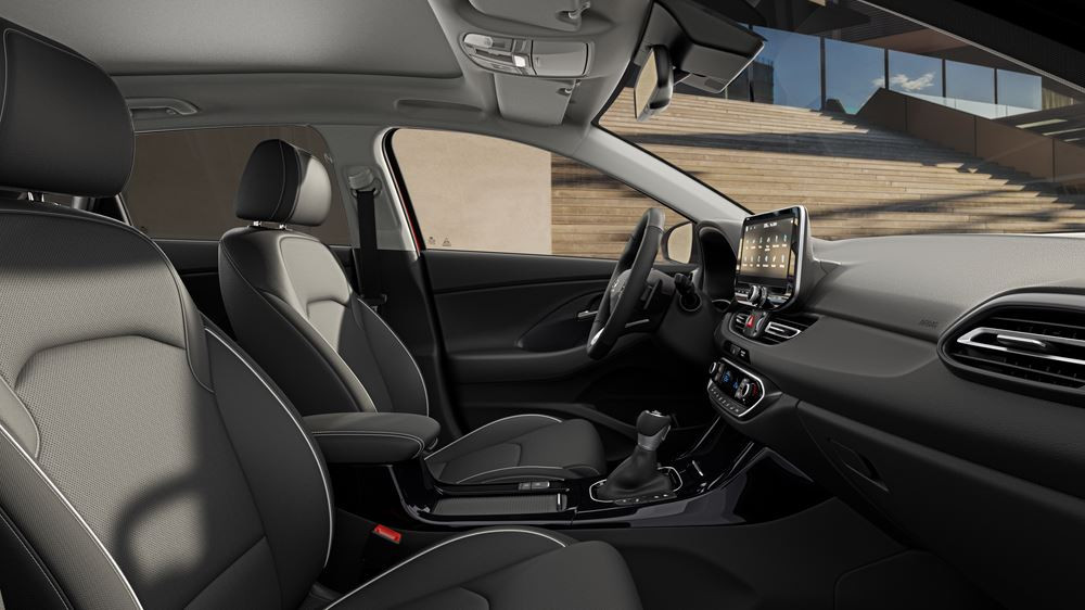 La berline à la ligne de toit plongeante Hyundai i30 Fastback restylée bénéficie d'un design modernisé
