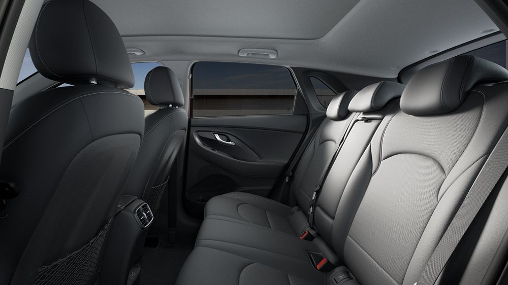 La berline à la ligne de toit plongeante Hyundai i30 Fastback restylée bénéficie d'un design modernisé