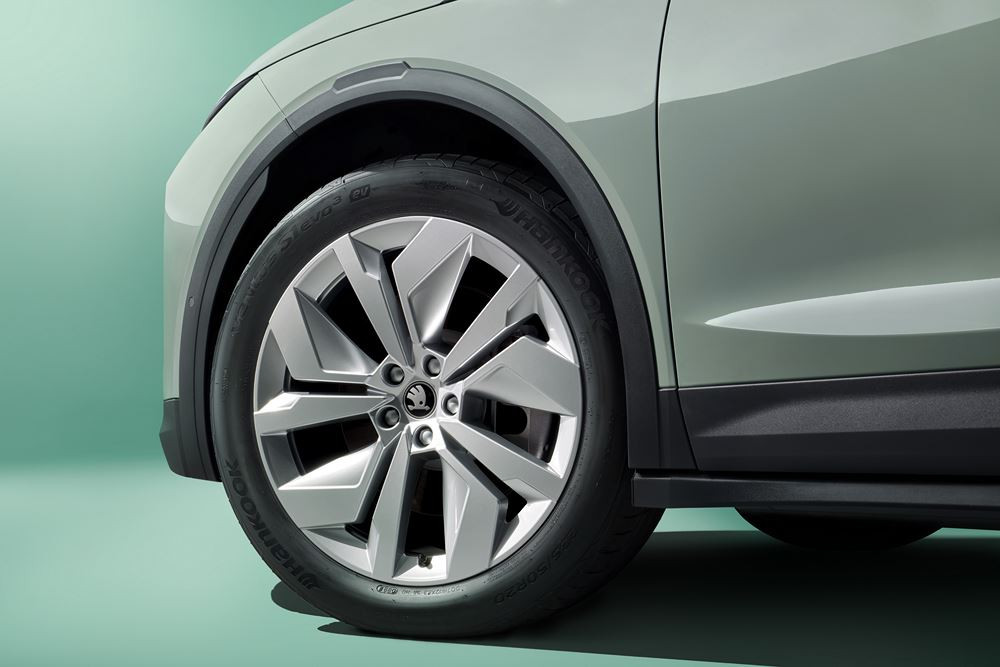 Le SUV compact électrique Skoda Elroq porte le langage de design Modern Solid de Skoda