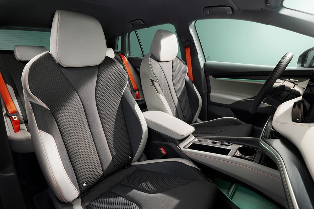 Le SUV compact électrique Skoda Elroq porte le langage de design Modern Solid de Skoda