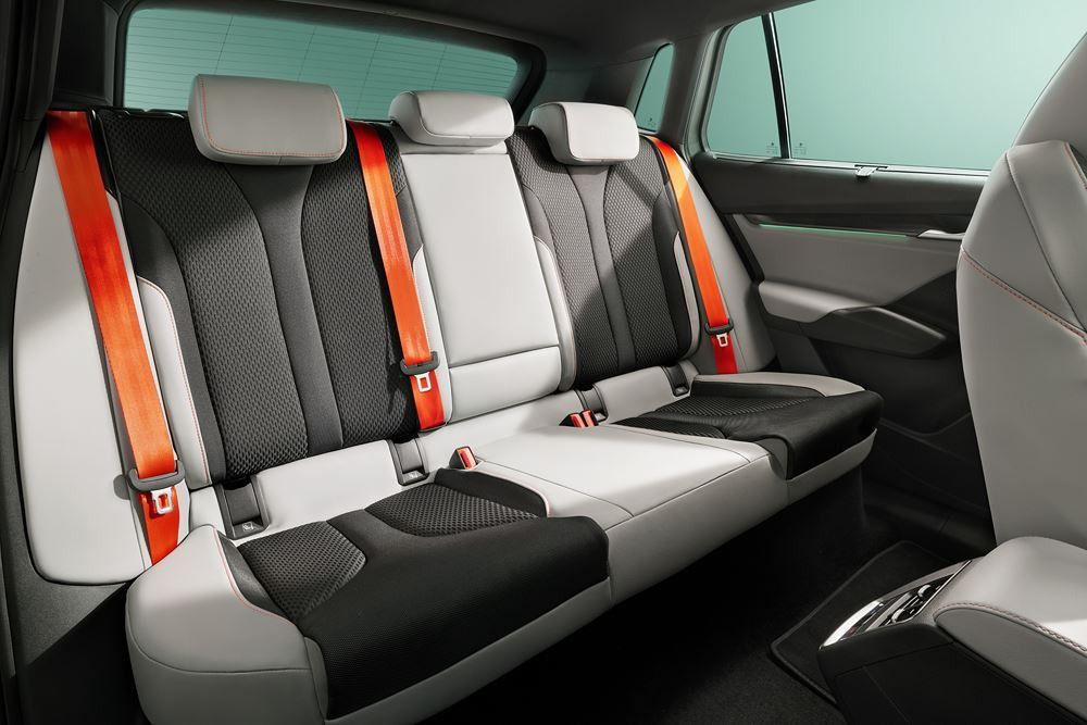 Le SUV compact électrique Skoda Elroq porte le langage de design Modern Solid de Skoda