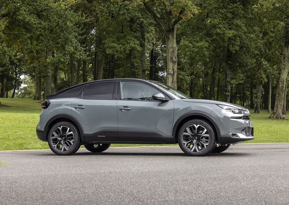 La berline compacte Citroën C4 s'offre une face avant plus moderne