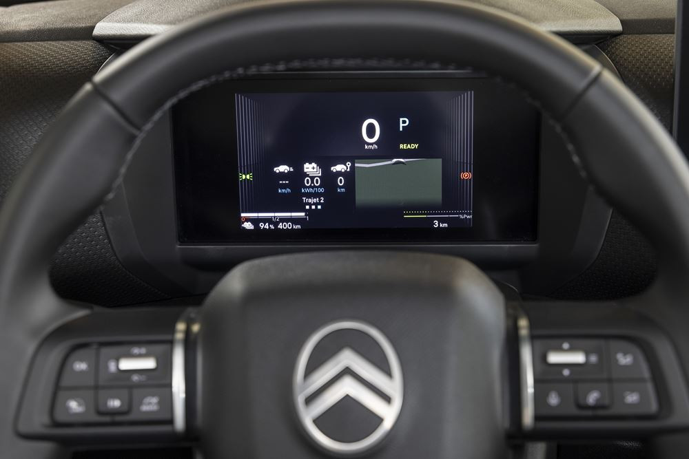 La berline compacte Citroën C4 s'offre une face avant plus moderne