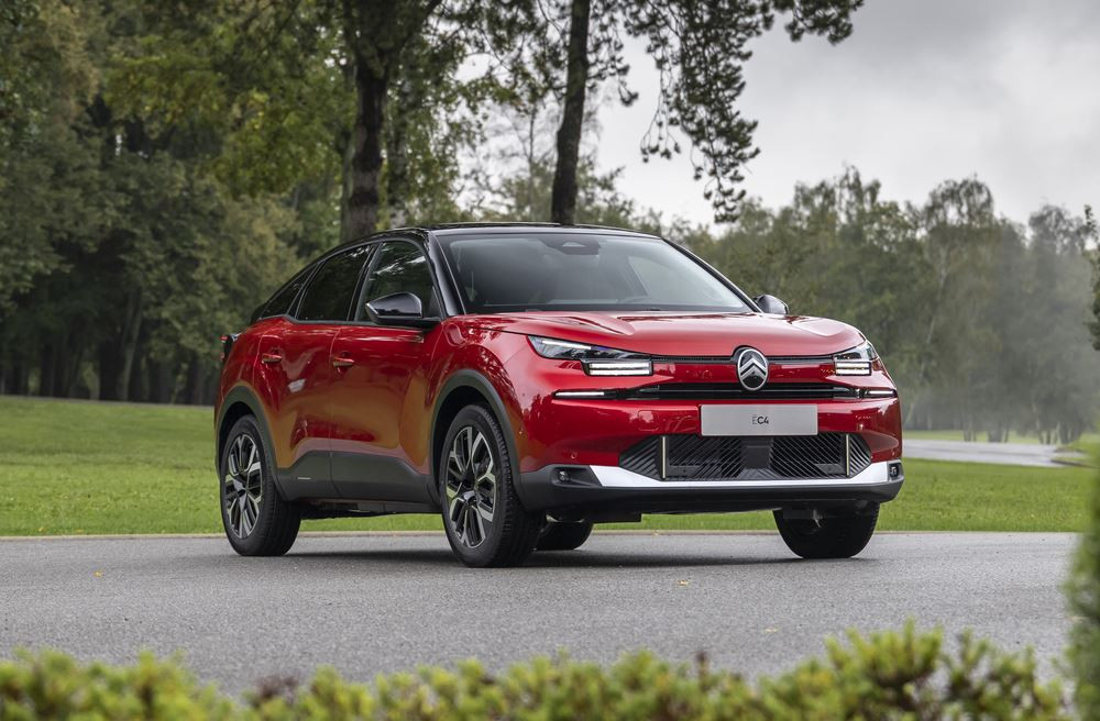 La berline électrique Citroën ë-C4 115 kW / 54 kWh revendique jusqu'à 415 km d'autonomie WLTP
