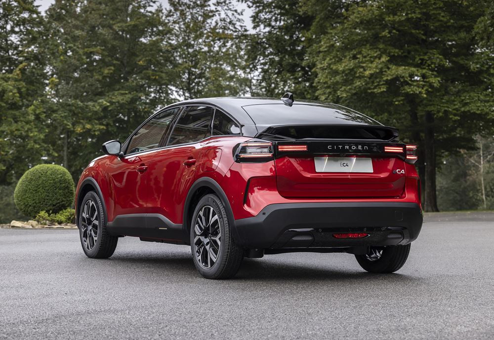 La berline électrique Citroën ë-C4 115 kW / 54 kWh revendique jusqu'à 415 km d'autonomie WLTP