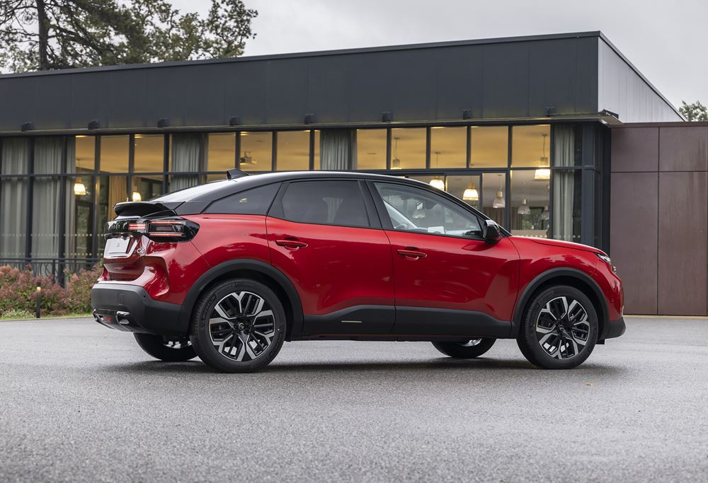La berline électrique Citroën ë-C4 115 kW / 54 kWh revendique jusqu'à 415 km d'autonomie WLTP