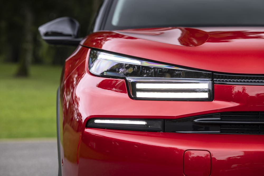 La berline électrique Citroën ë-C4 115 kW / 54 kWh revendique jusqu'à 415 km d'autonomie WLTP