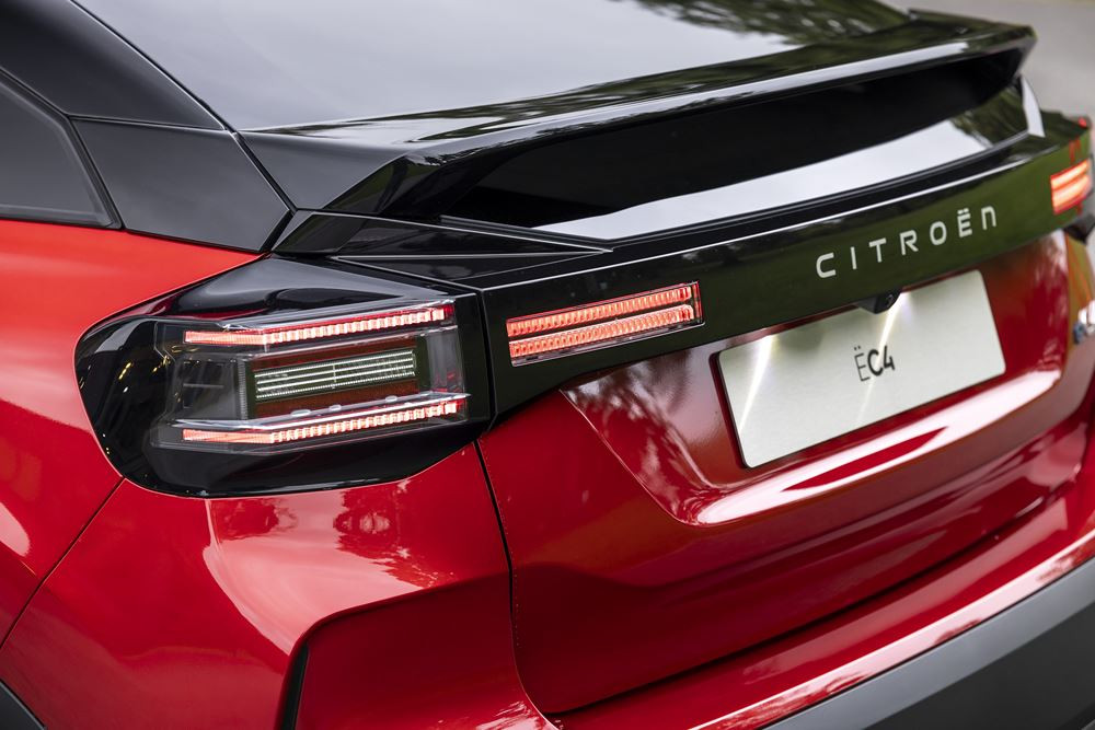 La berline électrique Citroën ë-C4 115 kW / 54 kWh revendique jusqu'à 415 km d'autonomie WLTP