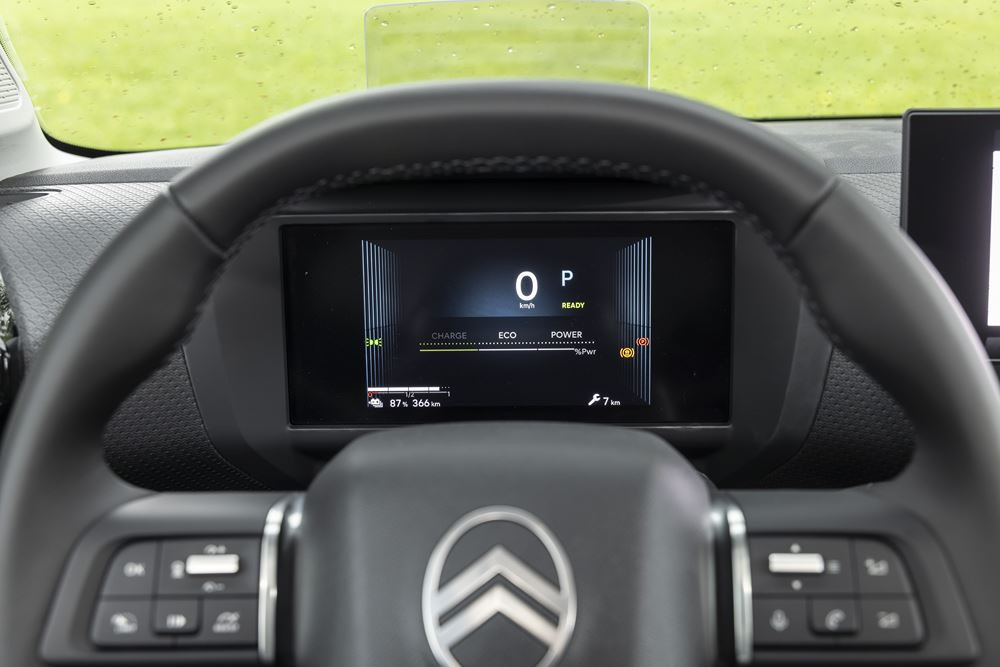 La berline électrique Citroën ë-C4 115 kW / 54 kWh revendique jusqu'à 415 km d'autonomie WLTP