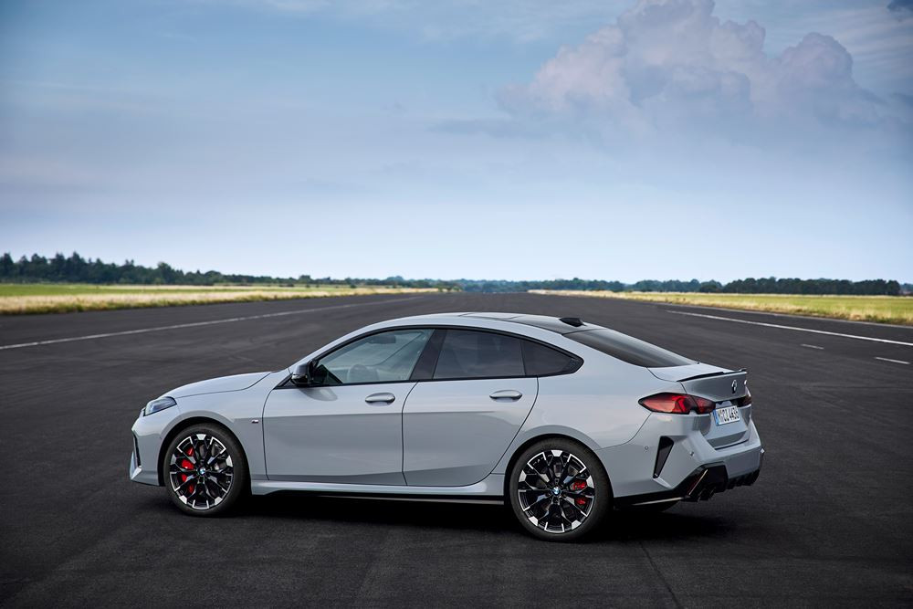La BMW Série 2 Gran Coupé affiche une silhouette allongée reconnaissable