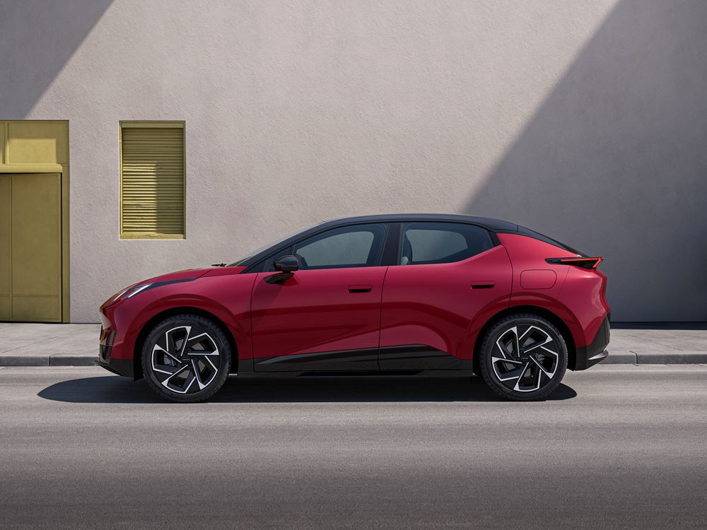 Le SUV coupé électrique Lynk & Co 02 affiche une autonomie de 445 km
