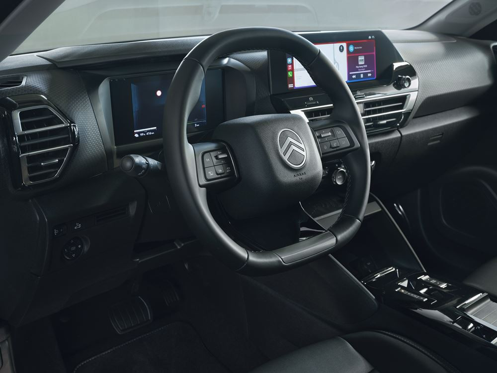 La berline quatre portes électrique Citroën ë-C4 X 115 kW / 54 kWh revendique jusqu'à 425 km d'autonomie WLTP