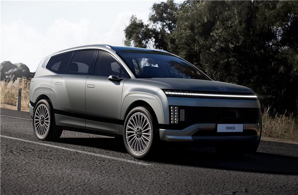 Le grand SUV électrique Hyundai Ioniq 9 à trois rangées de sièges accueille jusqu'à sept occupants