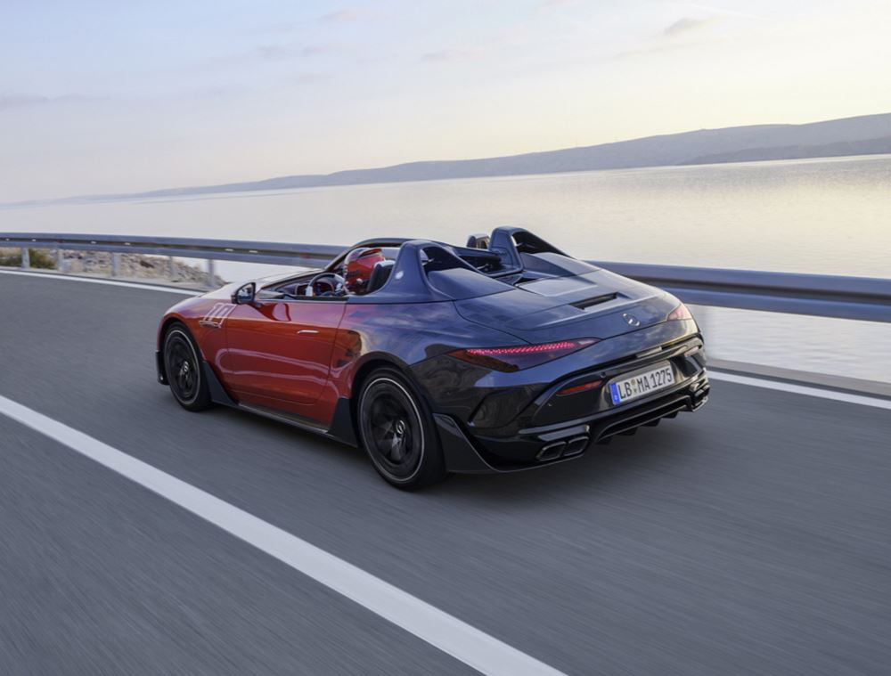 La Mercedes-AMG PureSpeed est une voiture de performance biplace entièrement ouverte, sans toit ni pare-brise