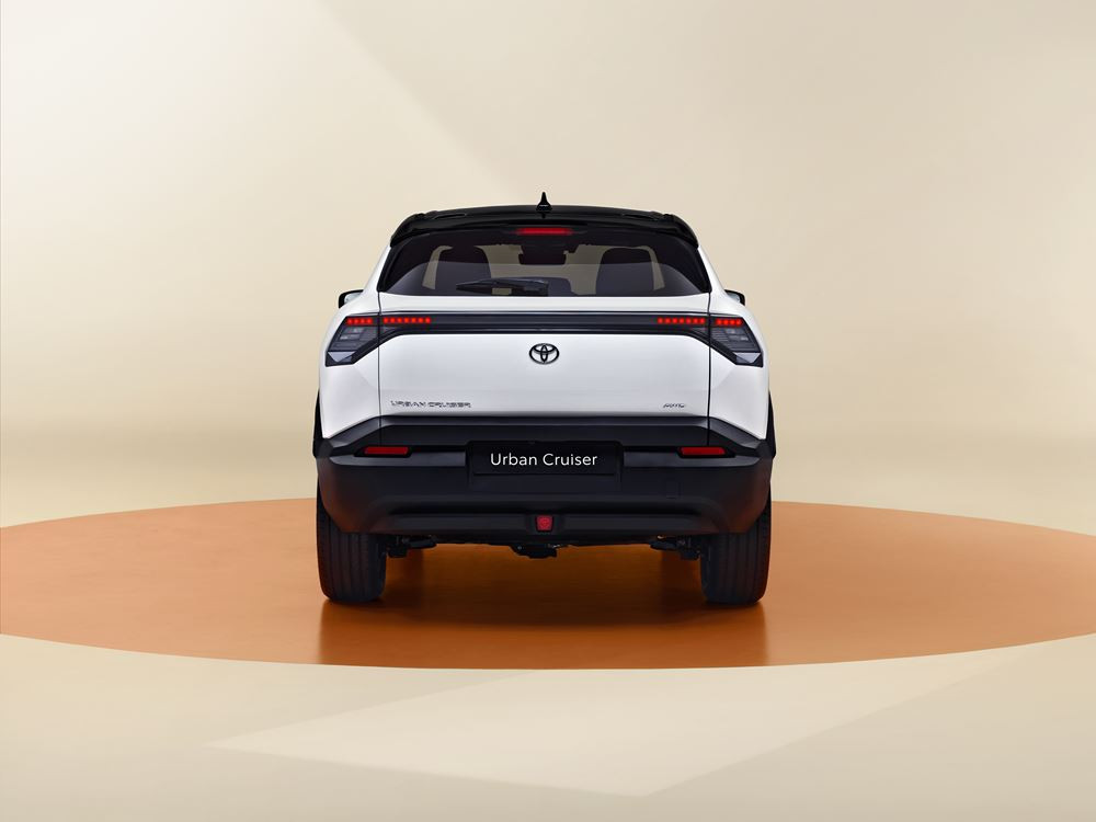 Le SUV compact électrique Toyota Urban Cruiser se distingue par un design robuste