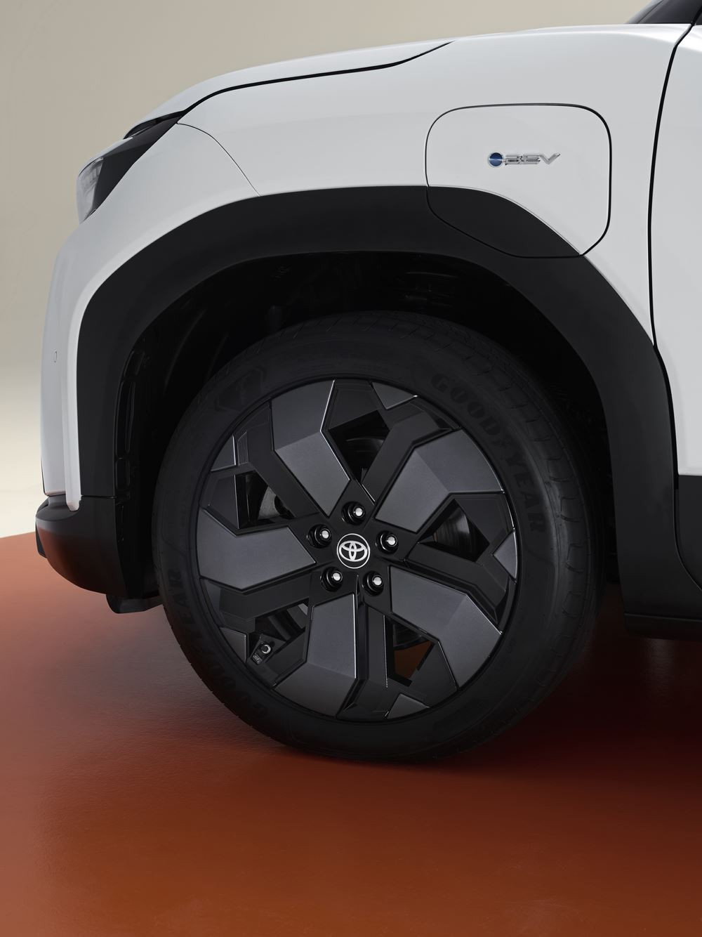 Le SUV compact électrique Toyota Urban Cruiser se distingue par un design robuste