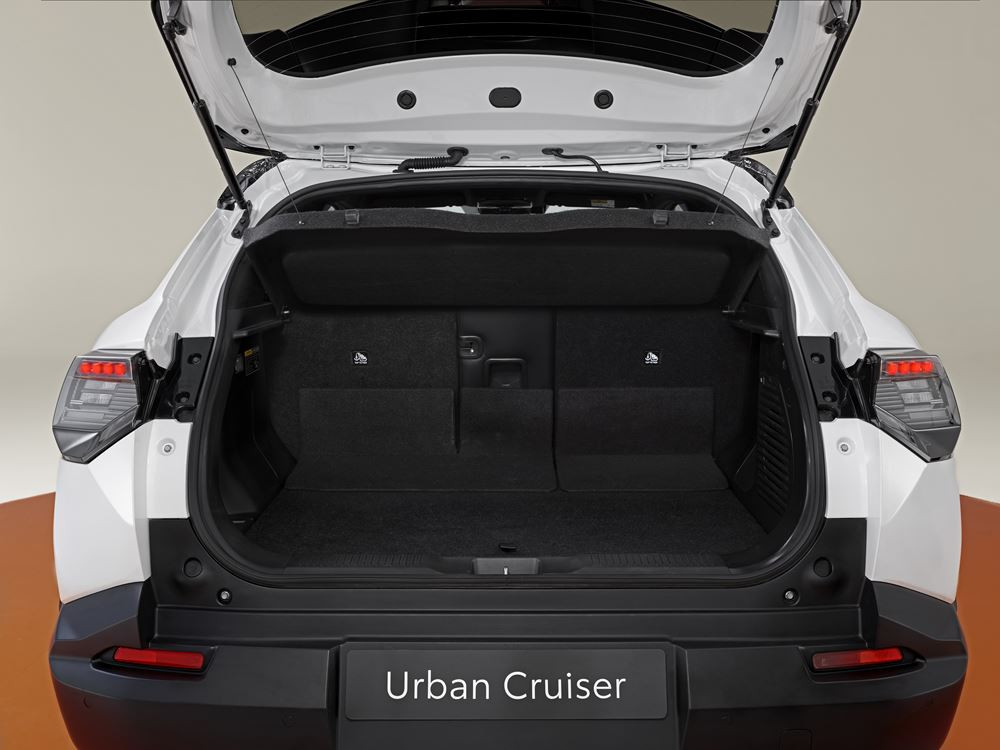 Le SUV compact électrique Toyota Urban Cruiser se distingue par un design robuste