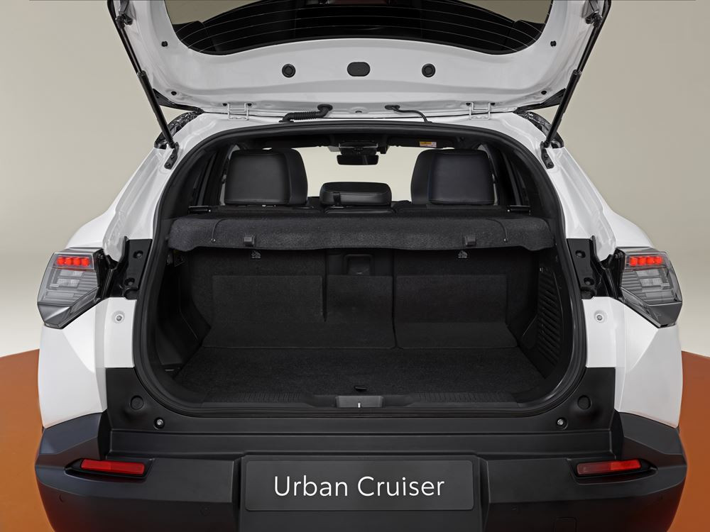 Le SUV compact électrique Toyota Urban Cruiser se distingue par un design robuste