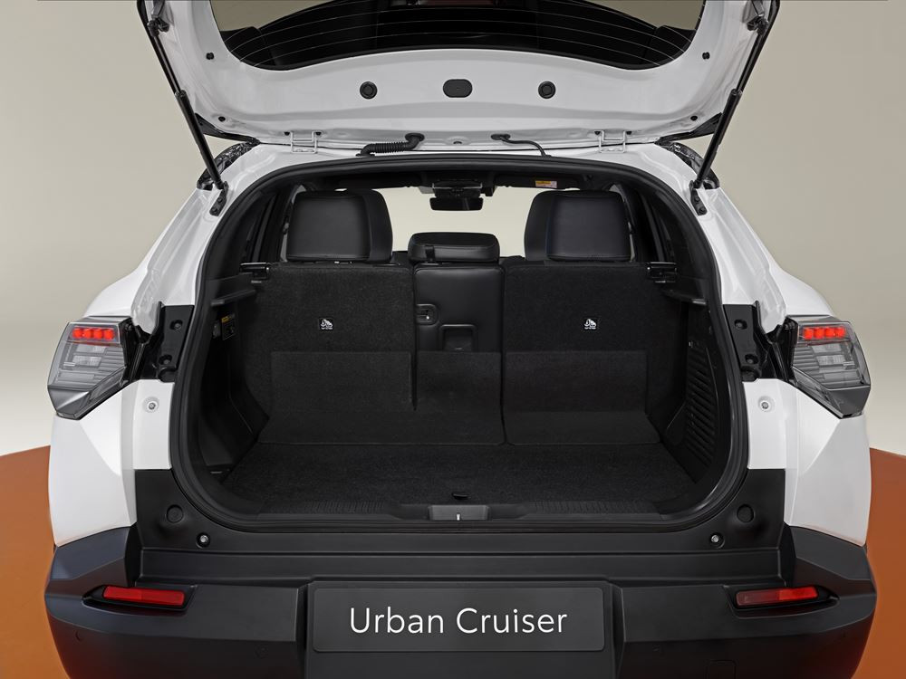 Le SUV compact électrique Toyota Urban Cruiser se distingue par un design robuste