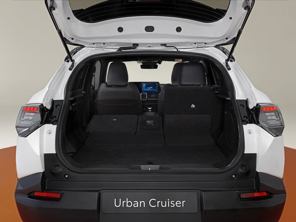 Le SUV compact électrique Toyota Urban Cruiser se distingue par un design robuste