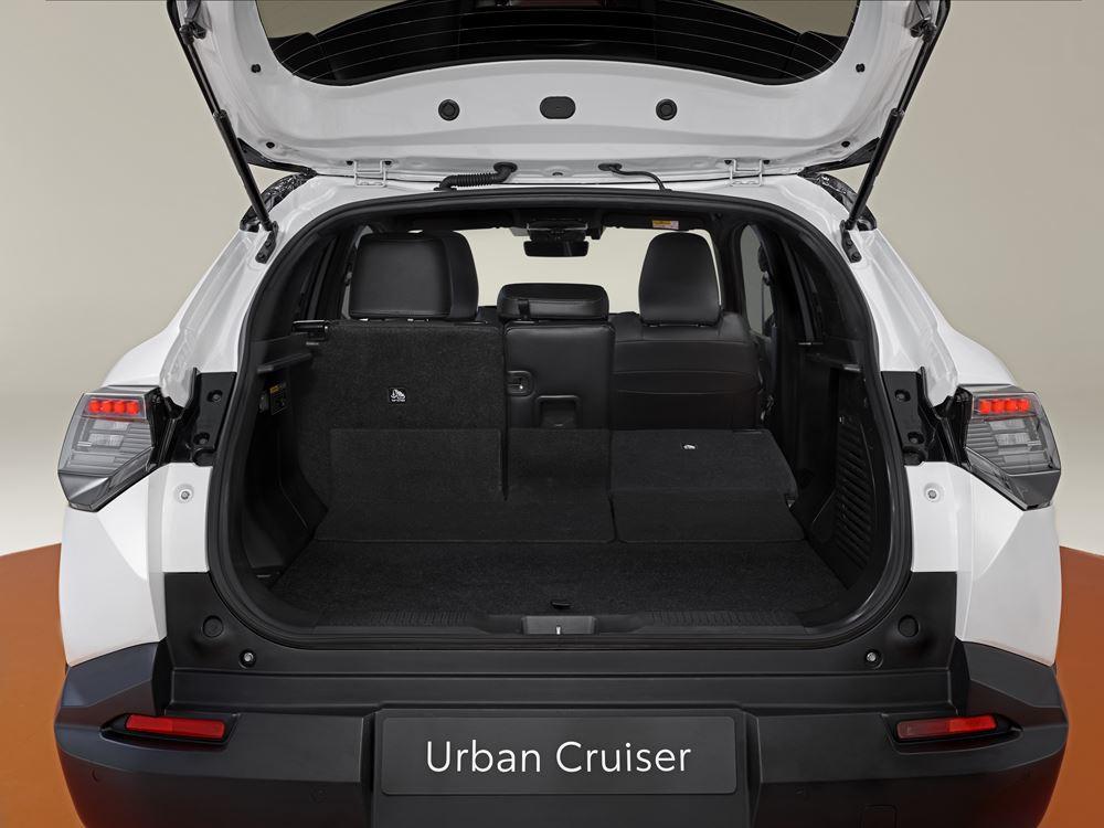 Le SUV compact électrique Toyota Urban Cruiser se distingue par un design robuste