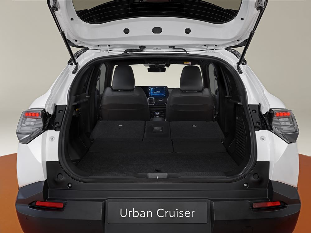 Le SUV compact électrique Toyota Urban Cruiser se distingue par un design robuste