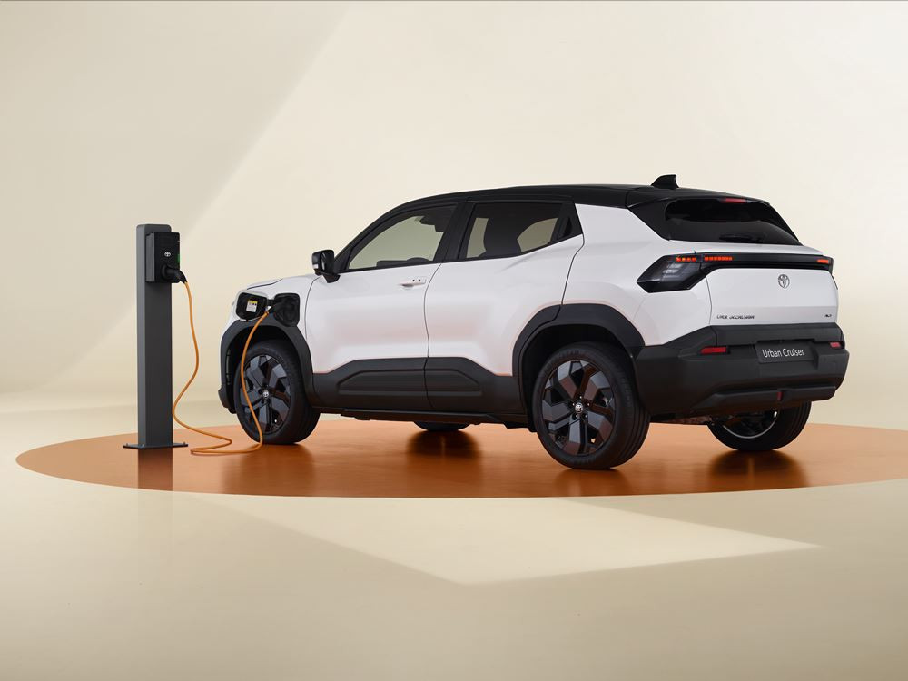 Le SUV compact électrique Toyota Urban Cruiser se distingue par un design robuste