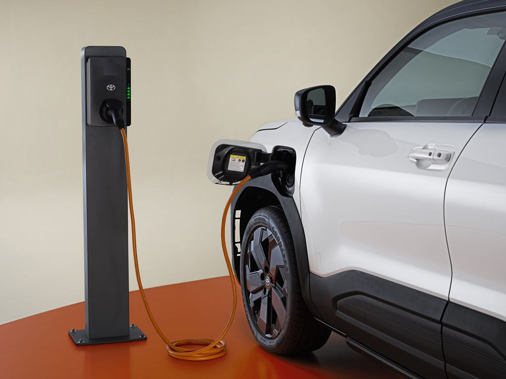 Le SUV compact électrique Toyota Urban Cruiser se distingue par un design robuste