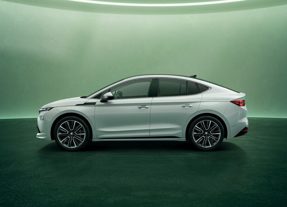 La Skoda Enyaq Coupé électrique restylée arbore la calandre Cristal Face 2.0
