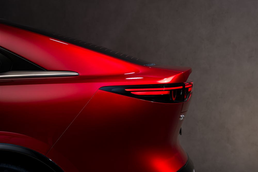 La grande berline électrique Mazda6e affiche une esthétique fluide et moderne