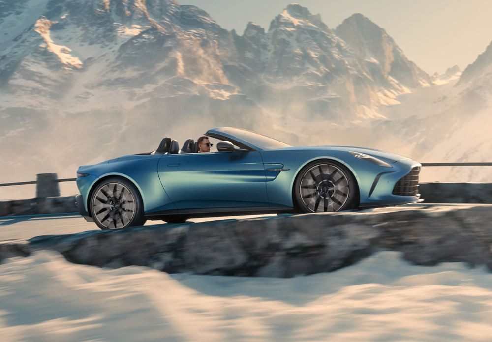 L'Aston Martin Vantage Roadster embarque un bloc V8 biturbo de 665 ch