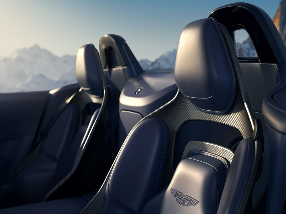 L'Aston Martin Vantage Roadster embarque un bloc V8 biturbo de 665 ch