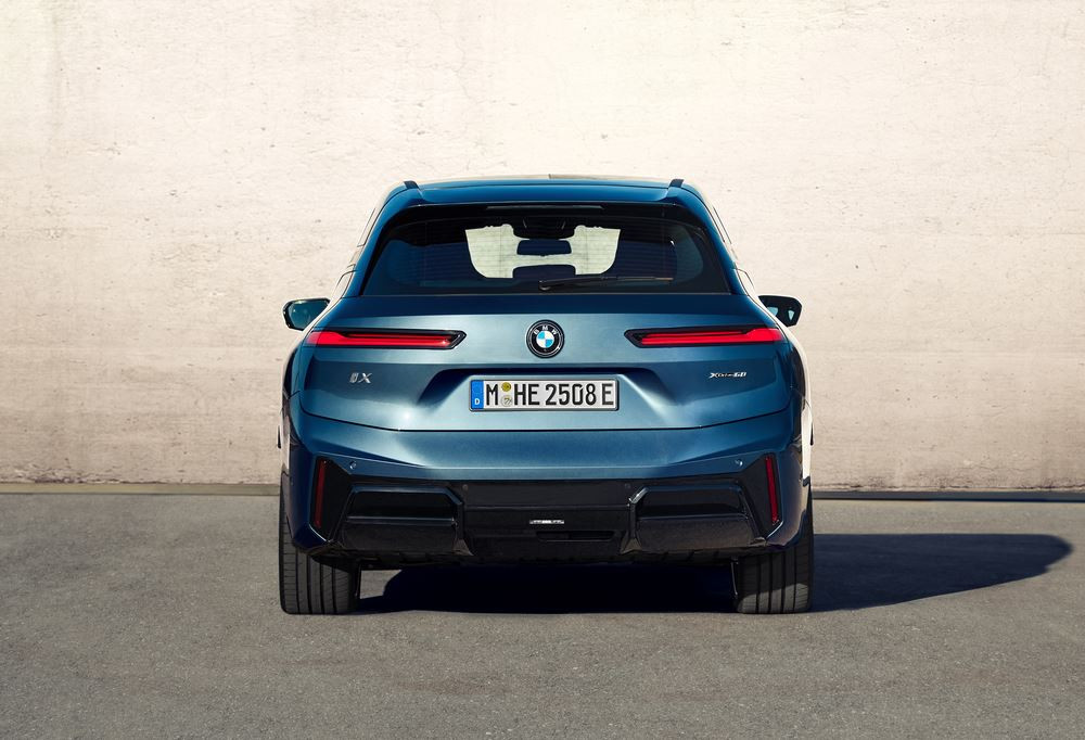 La BMW iX se renouvelle avec une apparence plus sportive